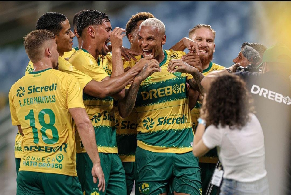 Dourado goleia Porto Velho e avana para as quartas da Copa Verde