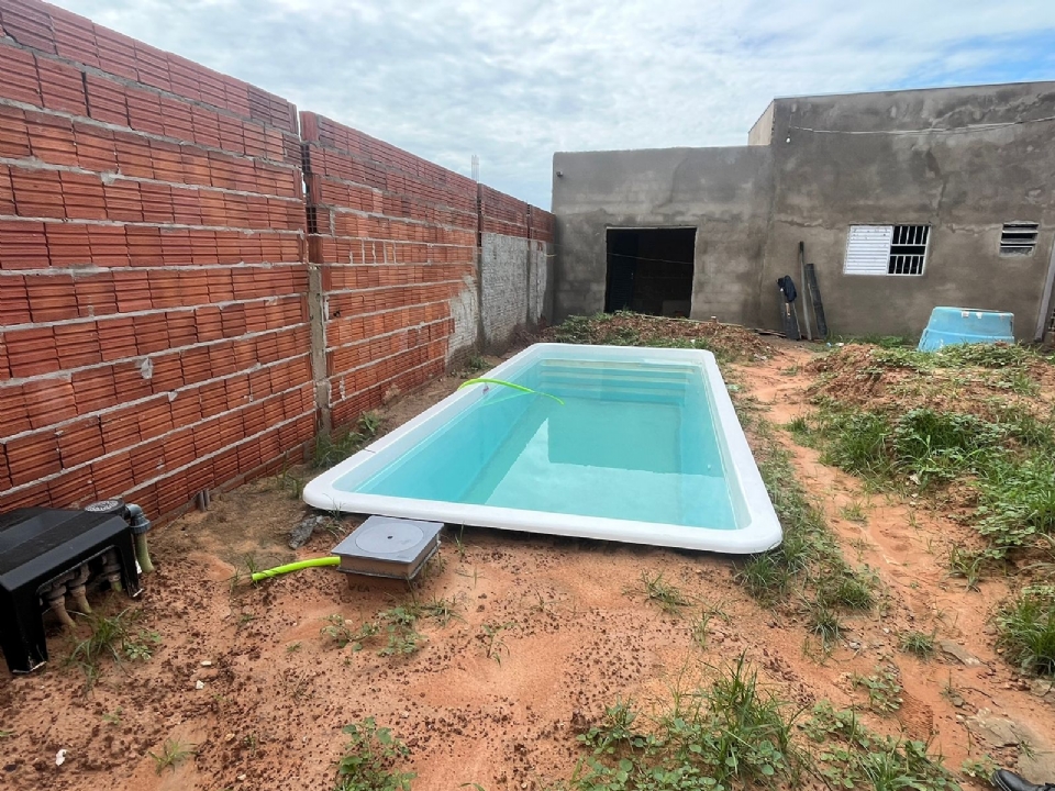Polcia encontra residncia com piscina em rea de reintegrao de posse
