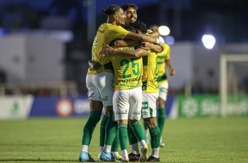 Cuiab vence Luverdense por 1 a 0 e sai na frente na semifinal do Mato-grossense
