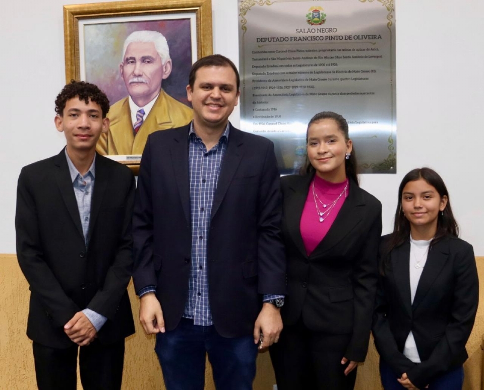 Thiago Silva prope projeto 'Parlamento Jovem' na Assembleia Legislativa