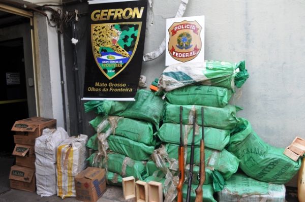 Cocana avaliada em mais de 1 milho de dlares  apreendida pela PF e Gefron; fazendeiro  procurado
