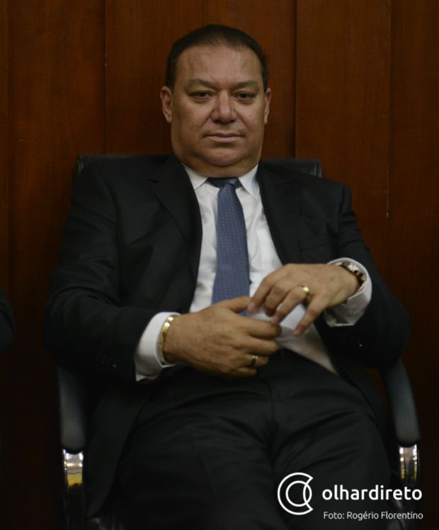 Toninho entrega dois pedidos de quebra de decoro ao presidente da Cmara de Cuiab