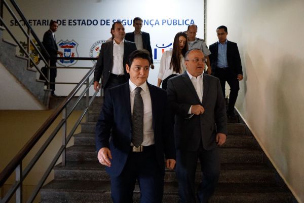Pedro Taques anuncia concurso com quase 2,5 mil vagas na segurana pblica; PM vai passar de 10 mil homens