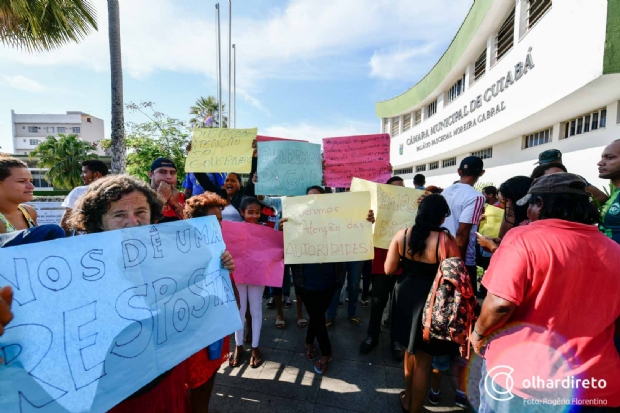 Juza ordena reintegrao de posse e invasores de residencial protestam em frente  Cmara