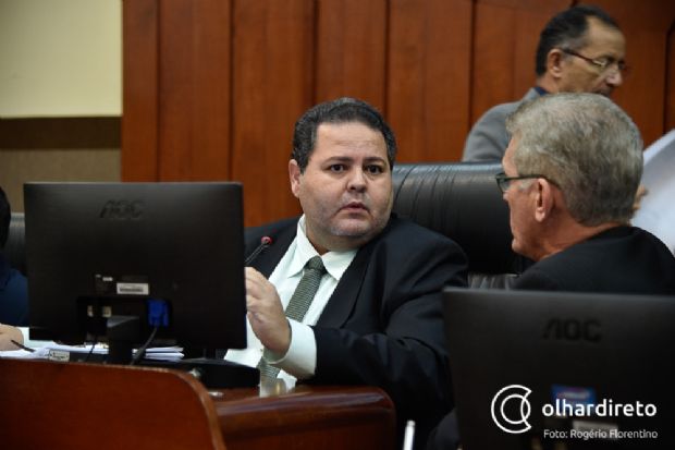 Justino Malheiros diz que, para cumprir LRF, se viu obrigado a exonerar 460 servidores comissionados