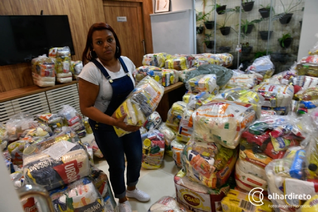 H seis meses sem salrios, funcionrios da Santa Casa recebem cestas bsicas