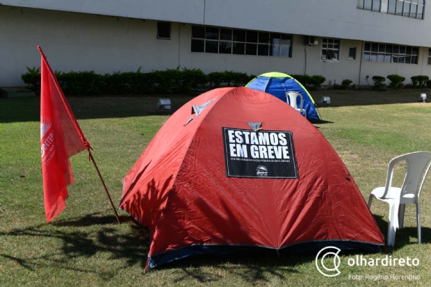 Grevistas acampam na porta do Paiagus e Casa Civil discute proposta nesta segunda-feira