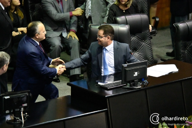 Taques comemora aprovao de emprstimo e confirma reunio com prefeitos para tratar de maquinrios