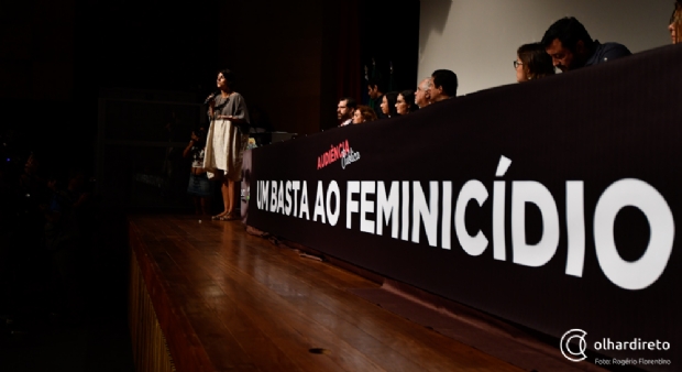 Manuela Dvila defende que Estado se meta nas discusses familiares em debate sobre o feminicdio