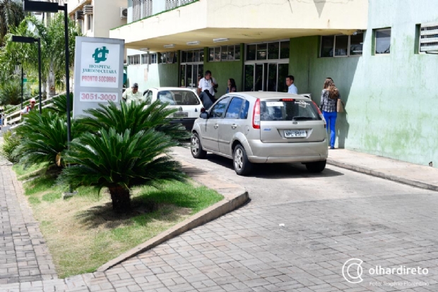 Empresa que reassumir Hospital Jardim Cuiab nega demisso em massa