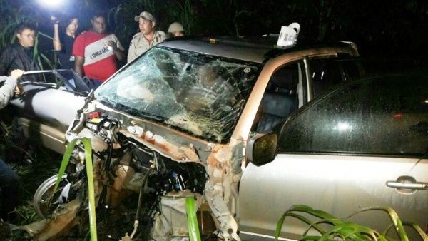 Caminhonete Suzuki teve o motor arrancado do chassi e os dois agricultores foram salvos pelo acionamento dos airbags