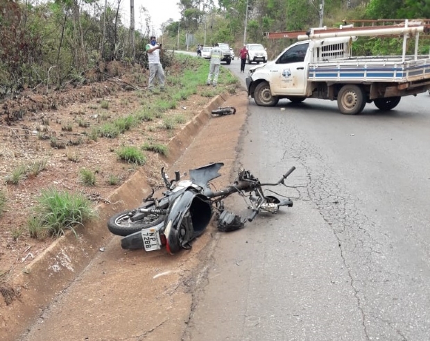 Homem morre em coliso entre moto e caminhonete em rodovia estadual