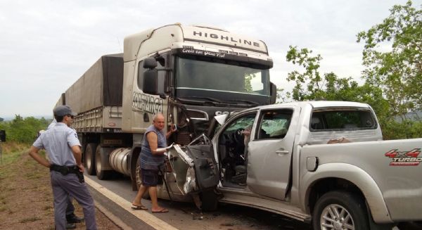 Promotor de Justia morre aps acidente entre caminhonete que dirigia e carreta; associao lamenta