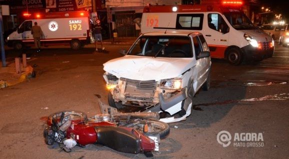 Acidente entre moto e dois carros deixa dois feridos em Mato Grosso