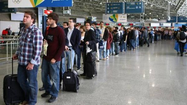 Fluxo de passageiros nos aeroportos deve ser 10% maior em dezembro e janeiro