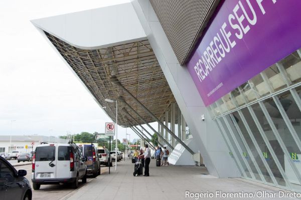 Governador no descarta romper contrato e dispara: O Aeroporto de Cuiab  o pior do Brasil