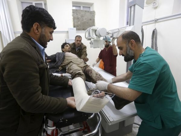 Atentado suicida deixa mortos e mais de 300 feridos no Afeganisto