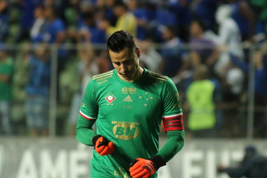 dolo do Cruzeiro, mato-grossense Fbio diz que time no aceitou reduo salarial e deixa o clube na gesto de Ronaldo