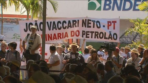 Ato anti-Dilma abrevia cerimnia de abertura da Agrishow em Ribeiro