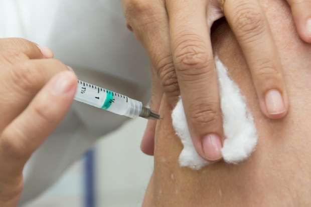 Ministrio da Sade repassa somente 9 mil doses de vacina contra gripe e campanha em Cuiab  pausada