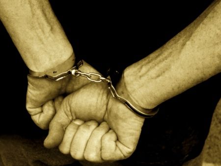 Homem de 60 anos  preso por abusar de criana de cinco
