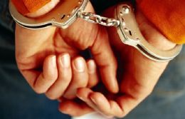 Dois homens so presos por roubo e ameaa investigador da Polcia Civil