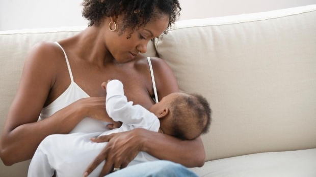 Campanha Agosto Dourado refora benefcios da amamentao, que fortalece vnculo entre a mame e o beb