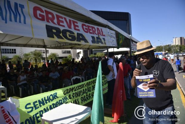 Governo Taques suspende trmite da RGA e servidores paralisam movimento grevista em busca de consenso
