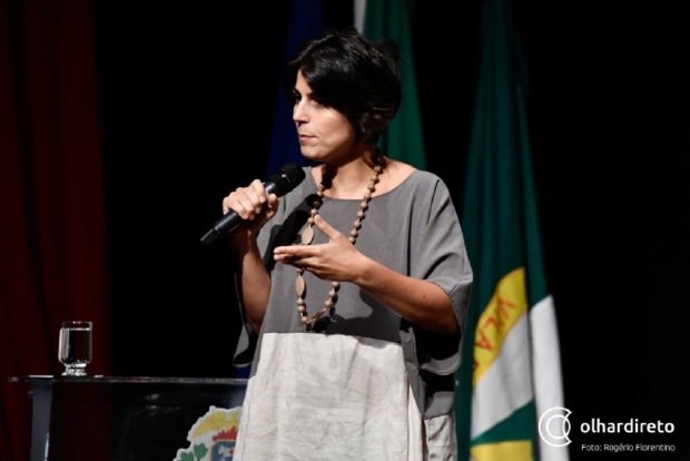 Em Cuiab, Manuela Dvila defende cassao de filho do Bolsonaro por apologia  ditadura
