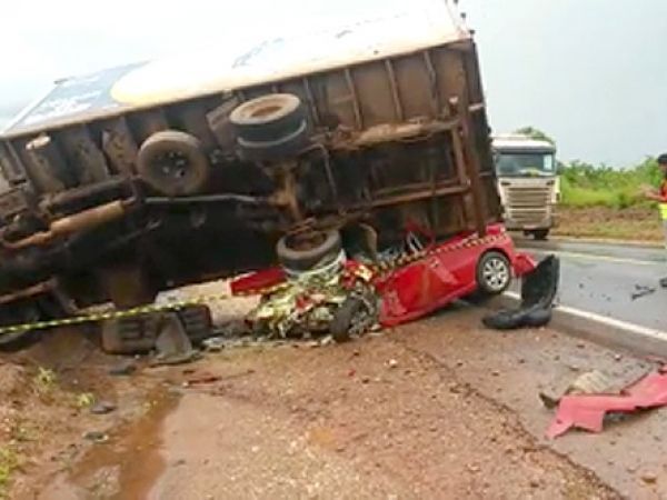 Motorista envolvido em acidente que matou cinco aponta chuva e desnvel como causas da perda da direo