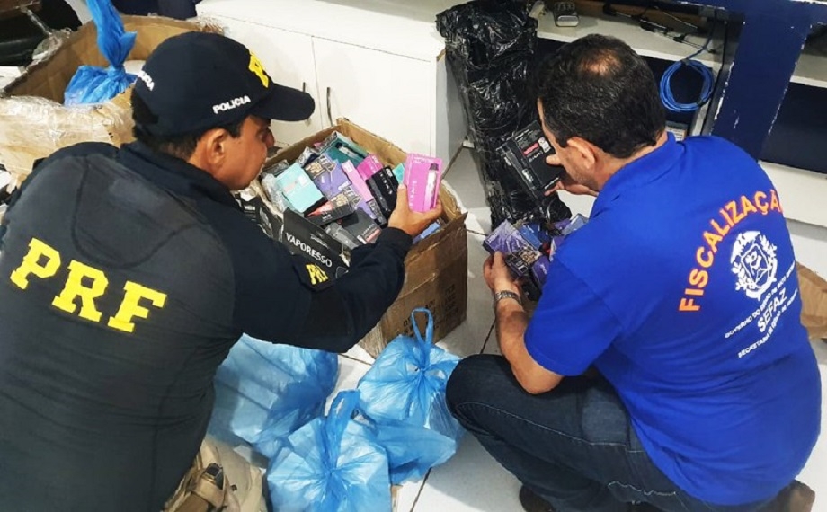 PRF apreende caixas de essncia de narguil, eletrnicos e roupas transportadas de forma ilegal