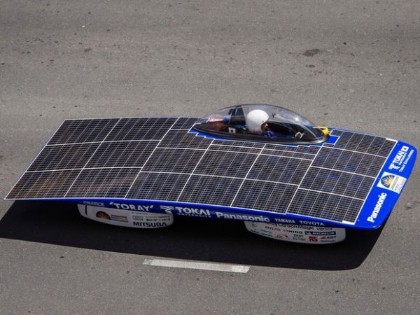Carros movidos a energia solar chamam ateno pelo design