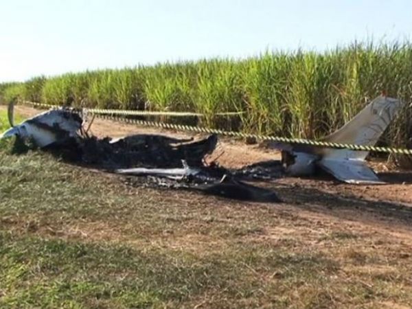 Avio de pequeno porte explode aps cair em rea de plantao