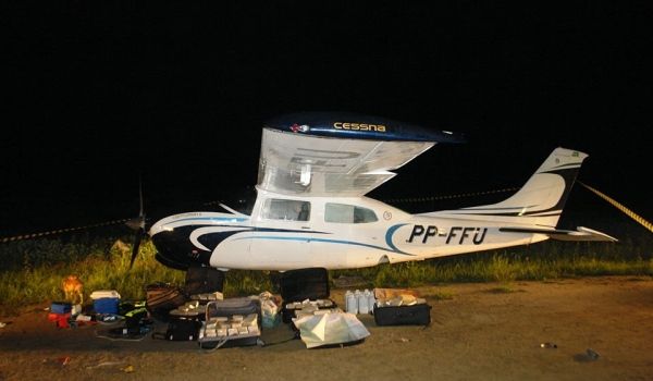 PM prende piloto de Cuiab com aeronave carregada com 369 quilos de cocana