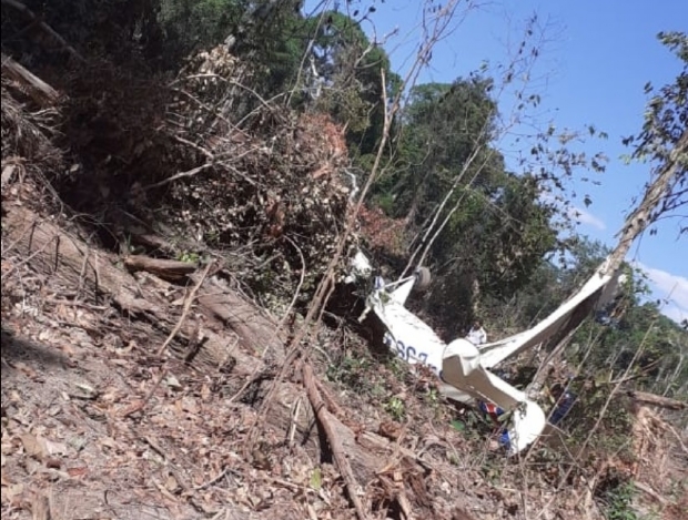 Avio com duas pessoas cai em regio de mata em Mato Grosso