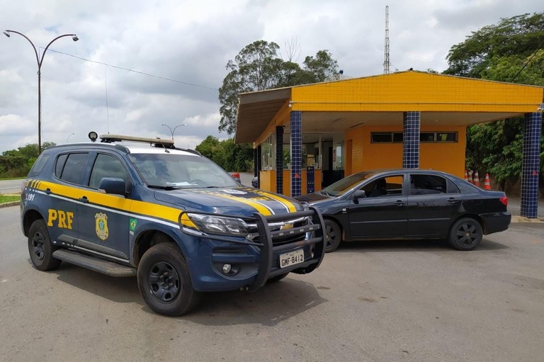 Motorista  preso transportando carga de cocana avaliada em R$ 3 milhes em Corolla com placas de Cuiab