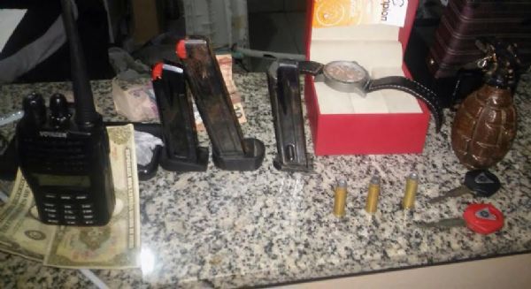 Granada, arma, drogas e munies so apreendidas em operao nos bairros Pedregal e Renascer; Cinco presos