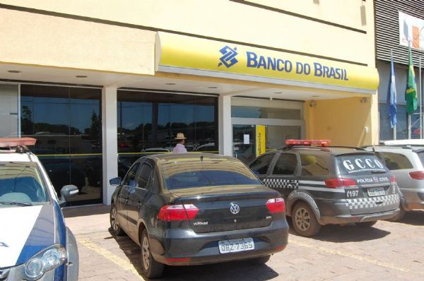 Bandidos que roubaram R$ 500 mil do BB planejavam sequestrar familiares de funcionrios