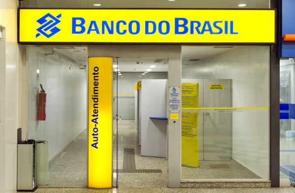 Agncia do Banco do Brasil  arrombada e armas dos vigilantes  so furtadas