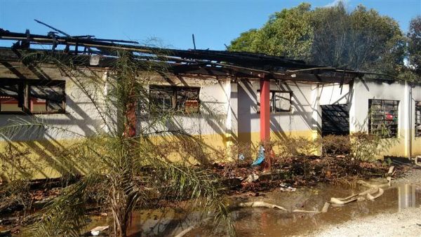 Escola atingida por incndio e outra em comunidade quilombola recebem R$ 2,3 mi em obra