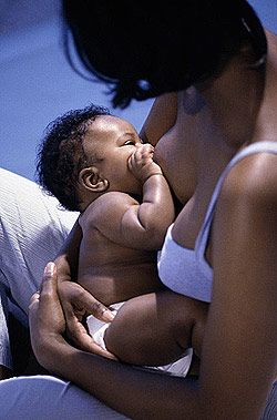 Nem metade dos bebs que nascem so amamentadas no peito