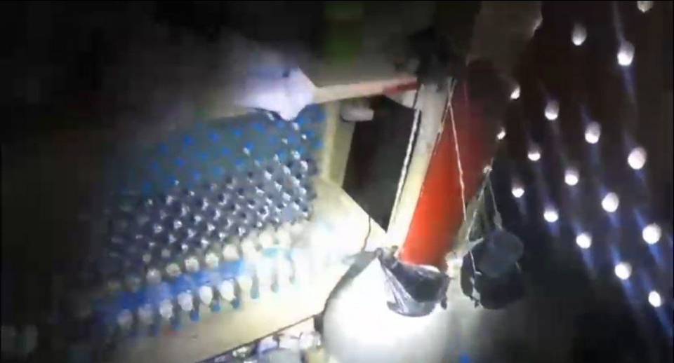 Polcia fecha fbrica clandestina de cachaa na PCE durante operao; veja vdeo