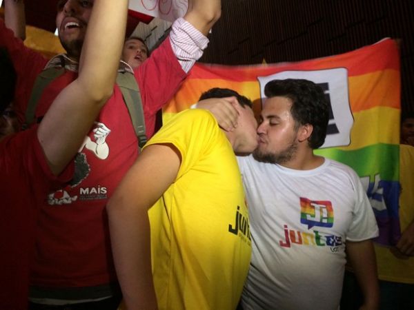 Cunha  vaiado por movimento LGBT na Assembleia do Rio Grande do Sul