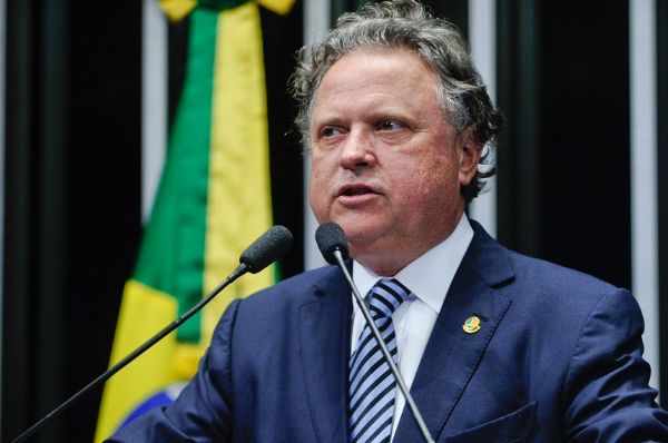 Na tribuna do Senado, Blairo Maggi defende impeachment de Dilma