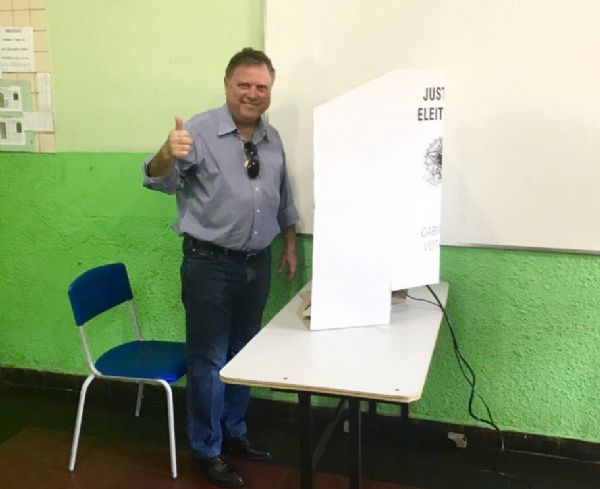 Maggi vota em Rondonpolis e afirma ser preciso votar de forma consciente