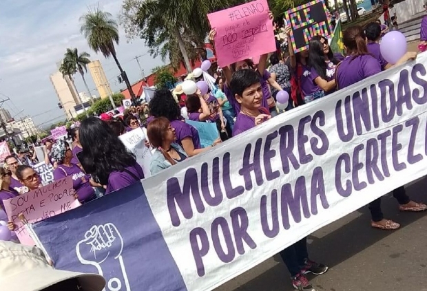 Manifestaes de mulheres contra Bolsonaro comeam em Mato Grosso;   veja fotos e vdeos 