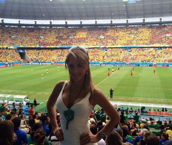 Jornalista musa Ins Sainz comemora empate do Mxico diante do Brasil