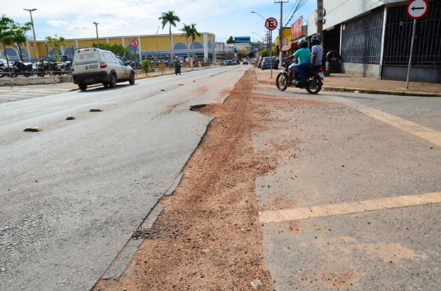 Vice-prefeito refora cobrana e notifica guas Cuiab por falta de reparo em via da Capital