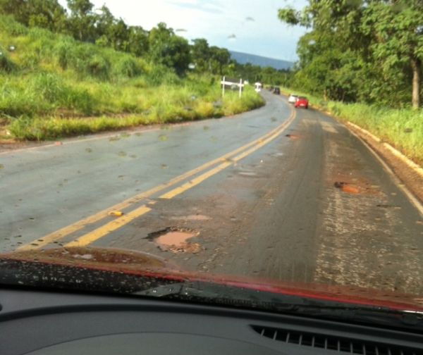 Estrada entre Chapada e Cuiab est cheia de buracos e coloca motoristas em risco   (veja fotos)