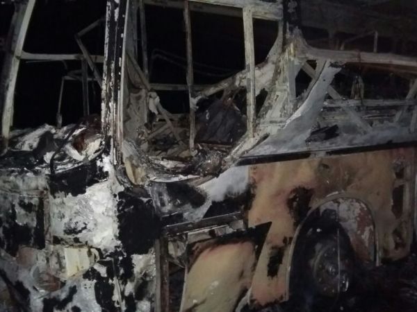 nibus com 30 passageiros pega fogo em rodovia federal